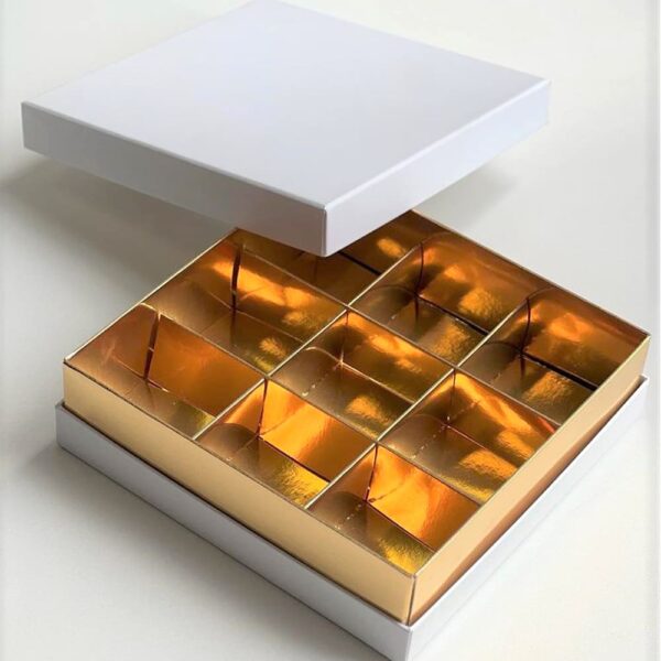 Коробка на 9 конфет ЛЮКС (белая/золото), 160*160*45 мм